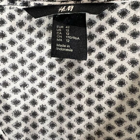 H&M sheer blouse high low hem button down white black size 12 - Picture 13 of 16